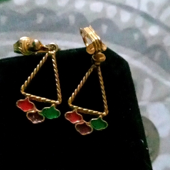 ❤️🤩VINTAGE!/GOLDENTONE CLIP EARRINGS 💕💋 - Picture 1 of 7